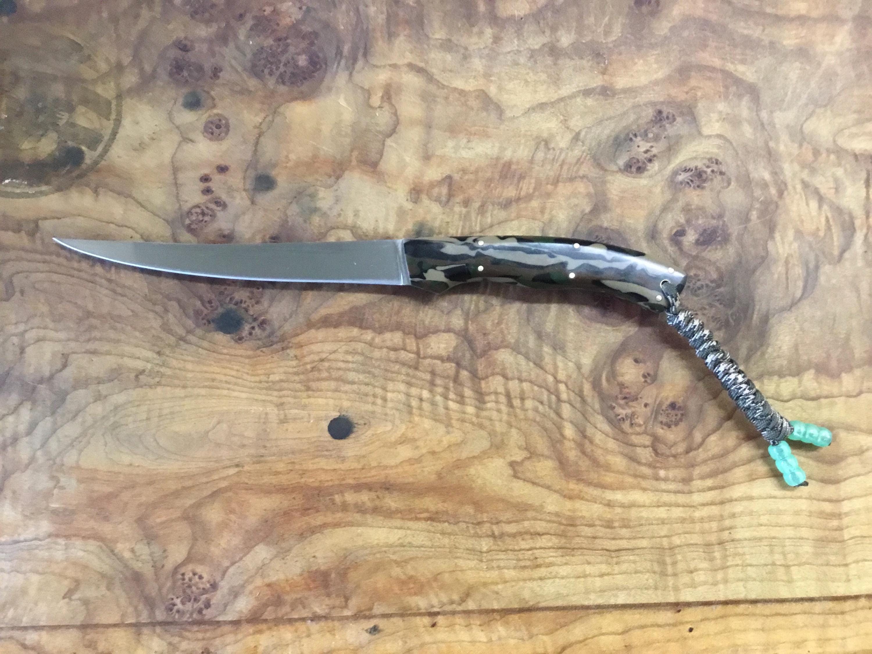 Mid size fillet blade