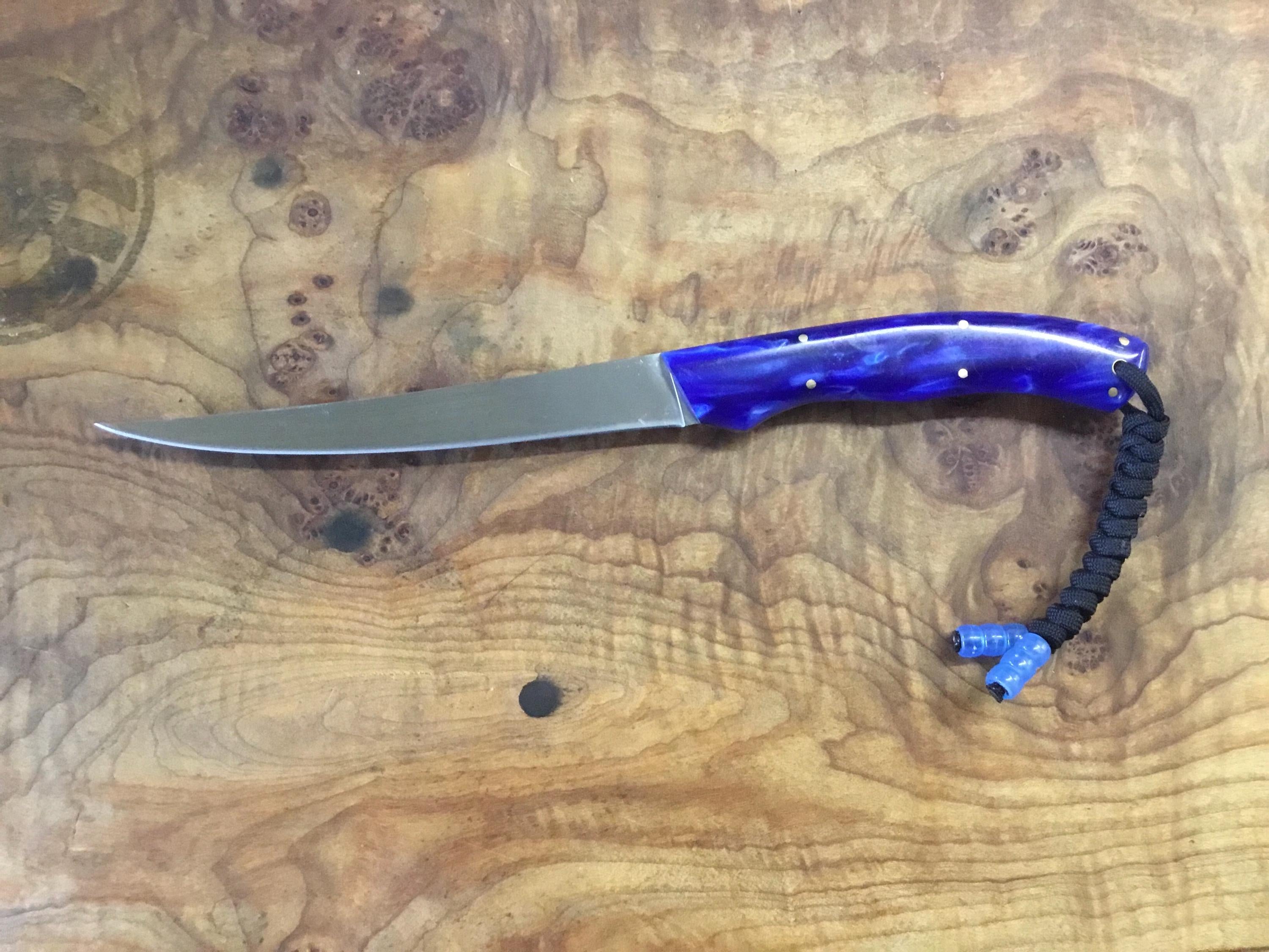 Mid size fillet blade