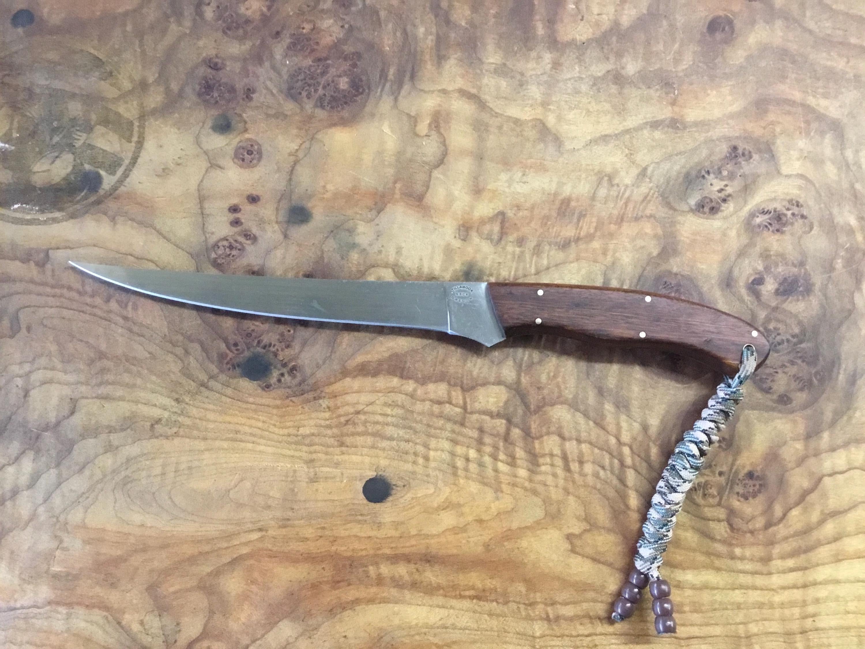 Mid size fillet blade